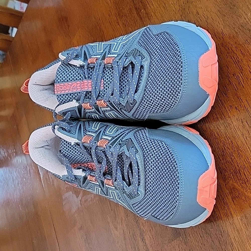ASICS WOMEN'S SIZE 8.5